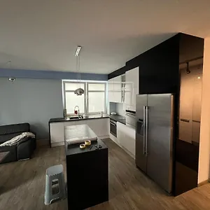 Apartament Penthouse Na Wylacznosc - Taras Z Jacuzzi - Stadion Narodowy - Saska Kepa Do 8 Osob, Warszawa